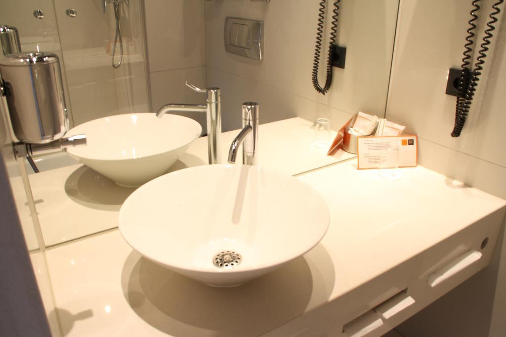 Kult Hotel Ingolstadt Cameră foto